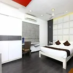 Oyo 9911 Apartment Shylee Niwas